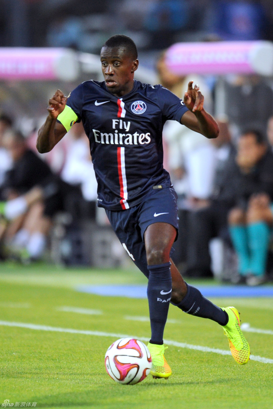 记者：吉乌今天飞往桑德兰，未来24小时内接受体检